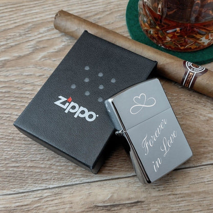 Zippo® Feuerzeug Chrome Brushed mit Gravur – Motiv Forever & Wunschgravur
